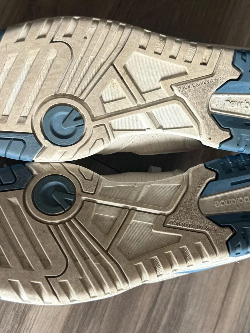 New Balance 550 Sneaker in White & Light Blue - Picture 4 of 5